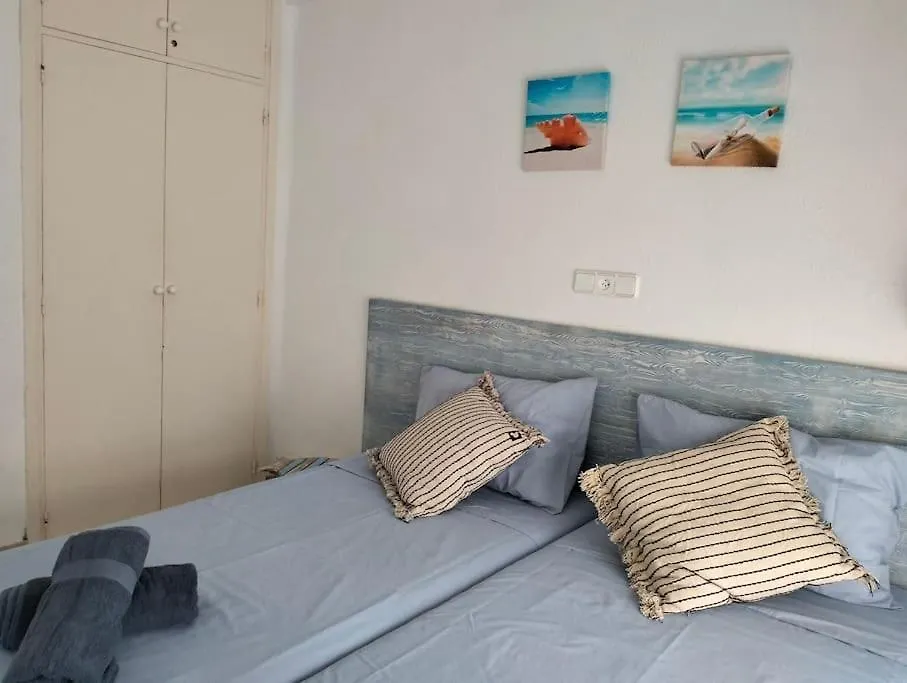 Апартаменты Apartamento Con Piscina Junto A La Playa Сан-Антонио-де-Калонже